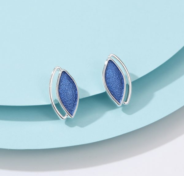 Blue/ silver stud earring