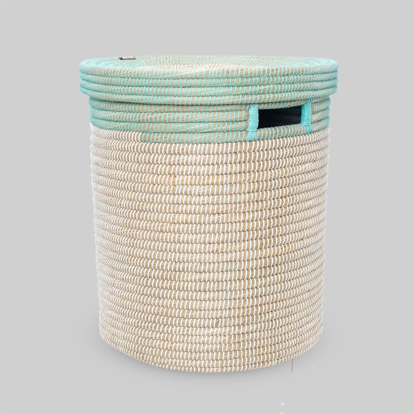 Handcrafted Natural Straw Laundry Basket with Flat Lid - Image 4
